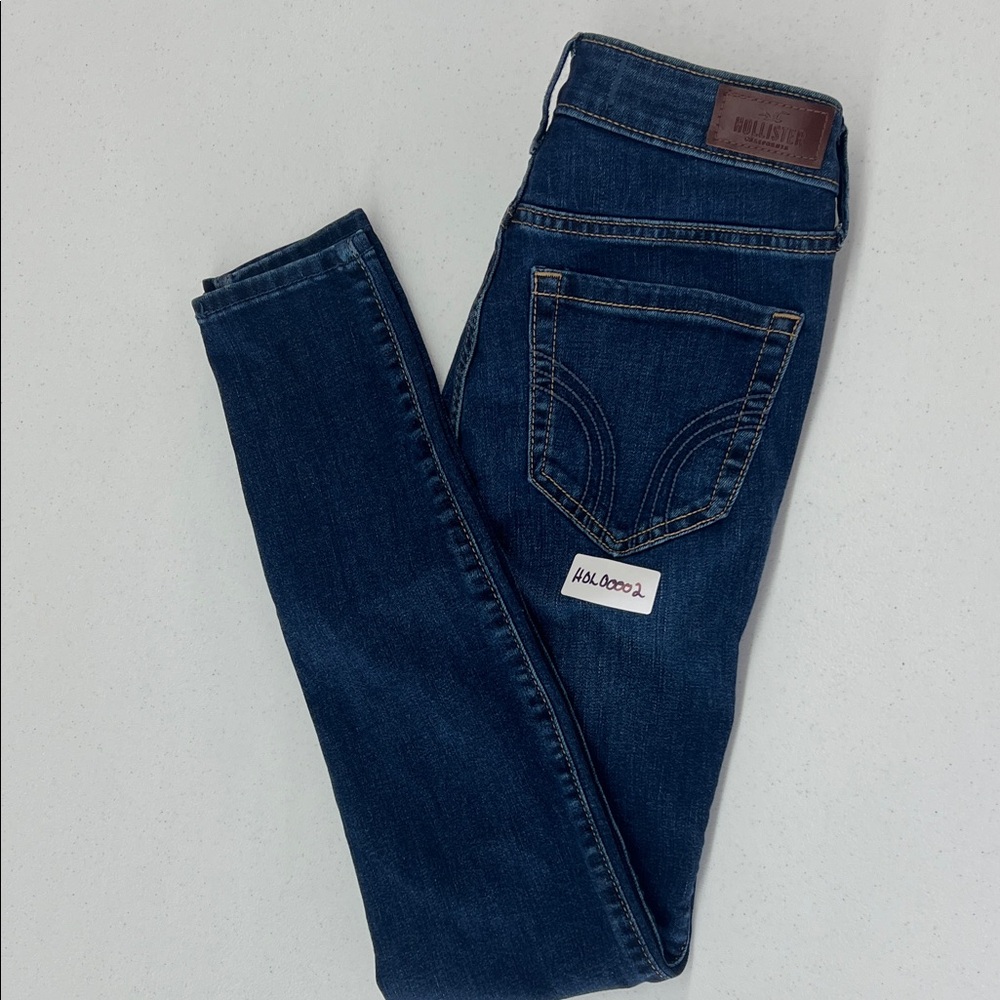 Hollister Women's Dark Blue Skinny Jeans Size 2R.